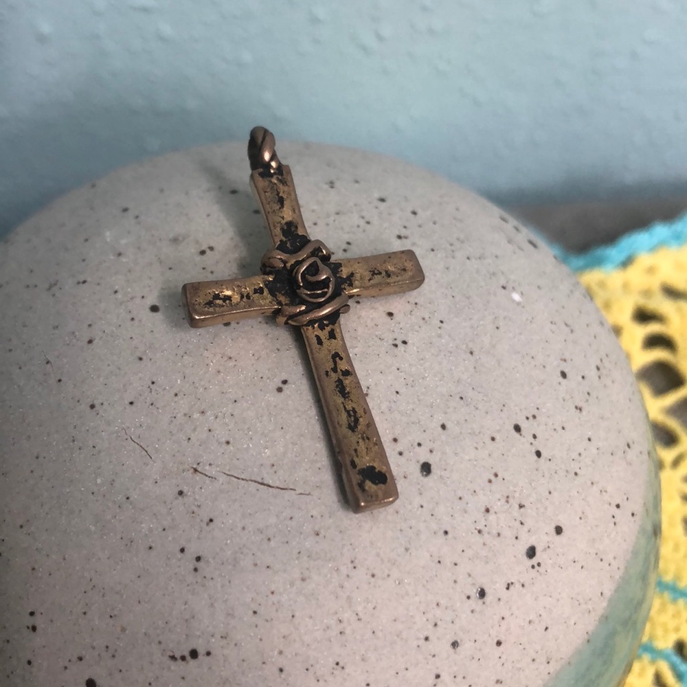 Cross pendant